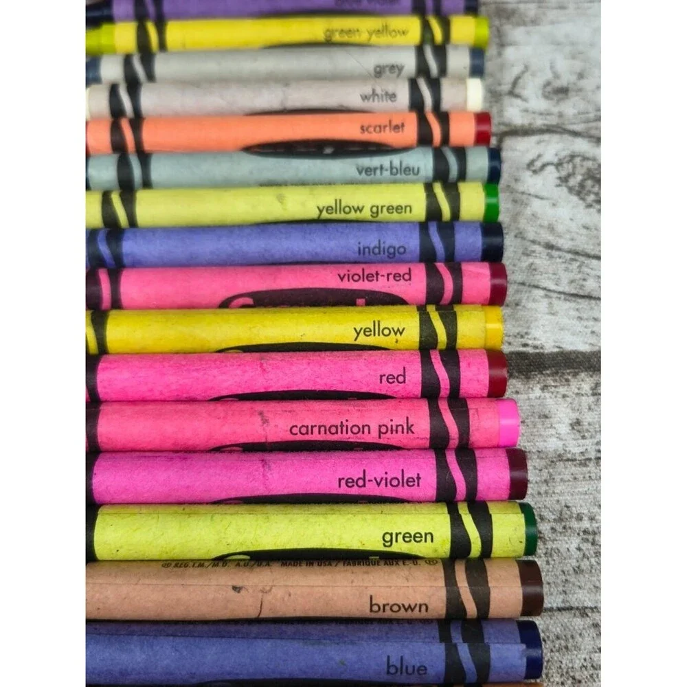 Vintage 2000 Crayola Crayons 24 Pack (Only 23 Included) - Dandelion and Others